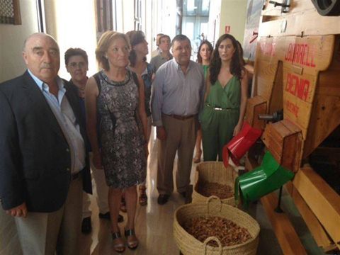 Carmen Ortiz, esta mañana junto a Francisco Morales, las alcaldesas de Fuente Tójar y Priego y el delegado territorial, Francisco Zurera. (Foto: Cedida)