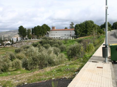 Parcela de la urbanización Los Almendros donde se ubicará el nuevo acuartelamiento. (Foto: R. Cobo)