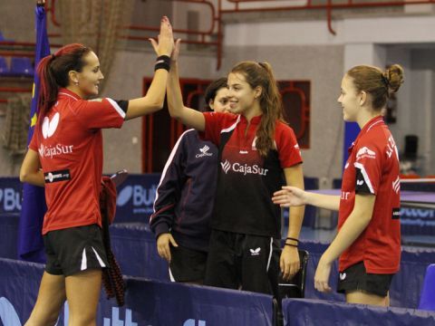 Galonja y Henares celebran la clasificación para tercera ronda europea. (Foto: CajaSur Priego)