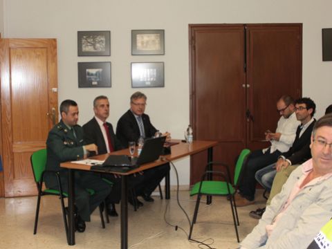 Inicio de la reunión celebrada este mediodía en la sede de la mancomunidad de la Subbética. (Foto: R. Cobo)