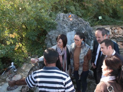 Autoridades durante su visita a la exposición. (Foto: R. Cobo)