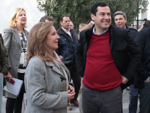 Aurora Serrano y Juanma Moreno. (Foto: R. Cobo)