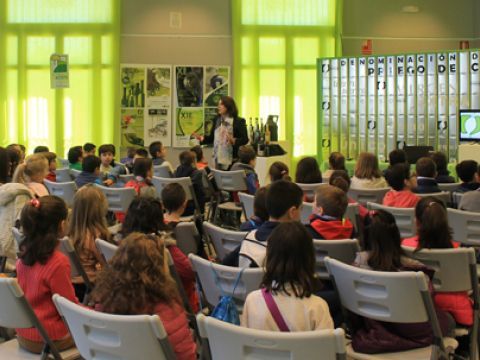 Una de las activiades realizadas en la sede de la D.O.P. Priego de Córdoba con escolares. (Foto: Cedida)