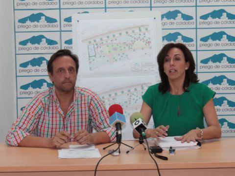 Javier Ibáñez y María Luisa Ceballos, ayer durante su comparecencia ante los medios. (Foto: R. Cobo)