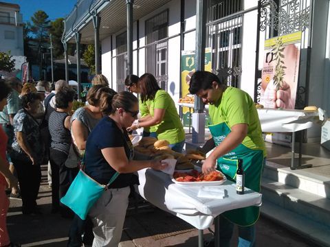 Desayuno molinero ofrecido por la D.O.P. Priego de Córdoba. (Foto: R. Cobo)