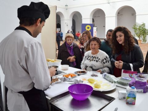 Demostración de cocina en vivo en uno de los stands. (Foto: Cedida)
