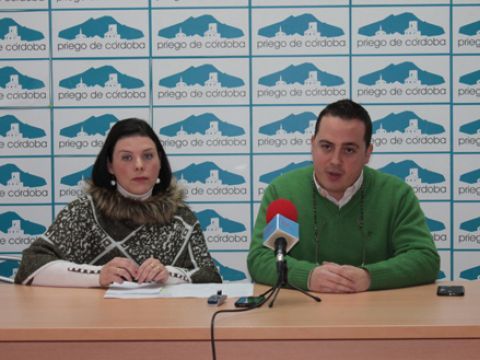 María del Carmen Pacheco y Miguel Ángel Valdivia, esta mañana durante su comparecencia ante los medios. (Foto: R. Cobo)
