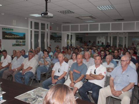 Asistentes a la reunión informativa celebrada el pasado martes en la sede de la D.O. (Foto: R. Cobo)