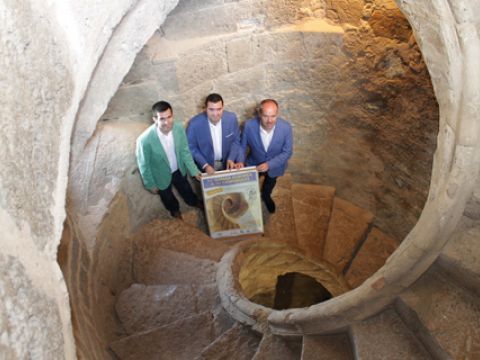 López, Mármol y Algar en las escaleras de Carnicerías Reales. (Foto: R. Cobo)