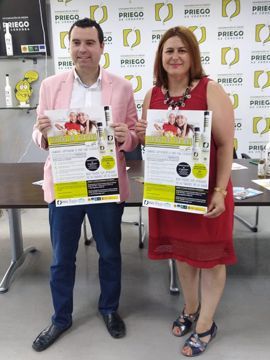 Mármol y García con el cartel anunciador. (Foto: Cedida)