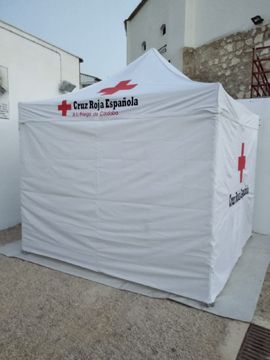Enfermería de campaña instalada en el patio de cuadrillas. (Foto: R. Cobo)