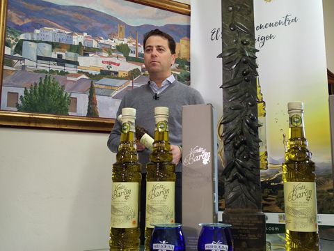 Rafael Muela, de Almazara de Muela, S.L., cuya marca Venta del Barón se ha alzado con el primer premio. (Foto: R. Cobo)