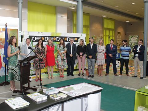 Ceballos, durante su intervención, junto al resto de autoridades. (Foto: R. Cobo)