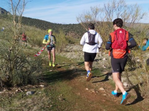 Corredores a su paso por la zona de Las Lomas. (Foto: Cedida)