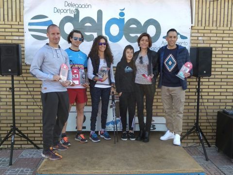 Atletas locales premiados por sus marcas durante la temporada. (Foto: Rafael Cobo)