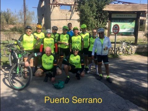 Una de las paradas de la ruta en Puerto Serrano. (Foto: Subbética Bike)