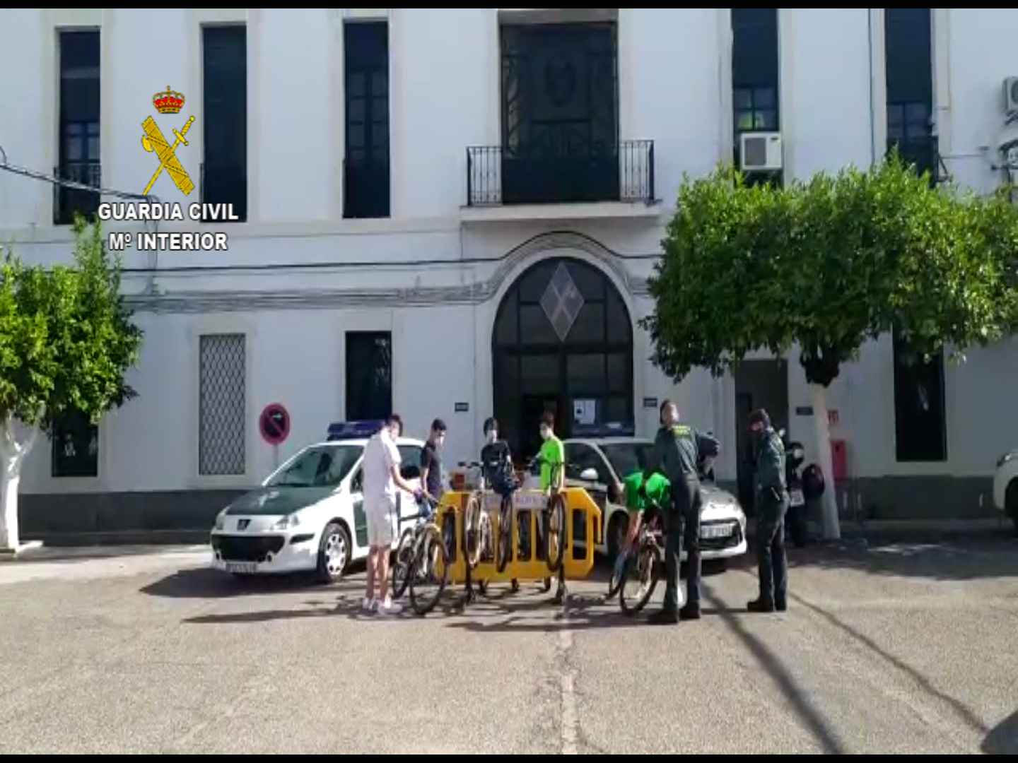Imagen de los jóvenes rescatados.