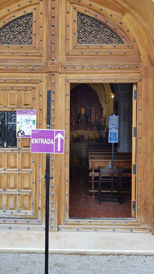 Acceso a la emita de El Calvario.