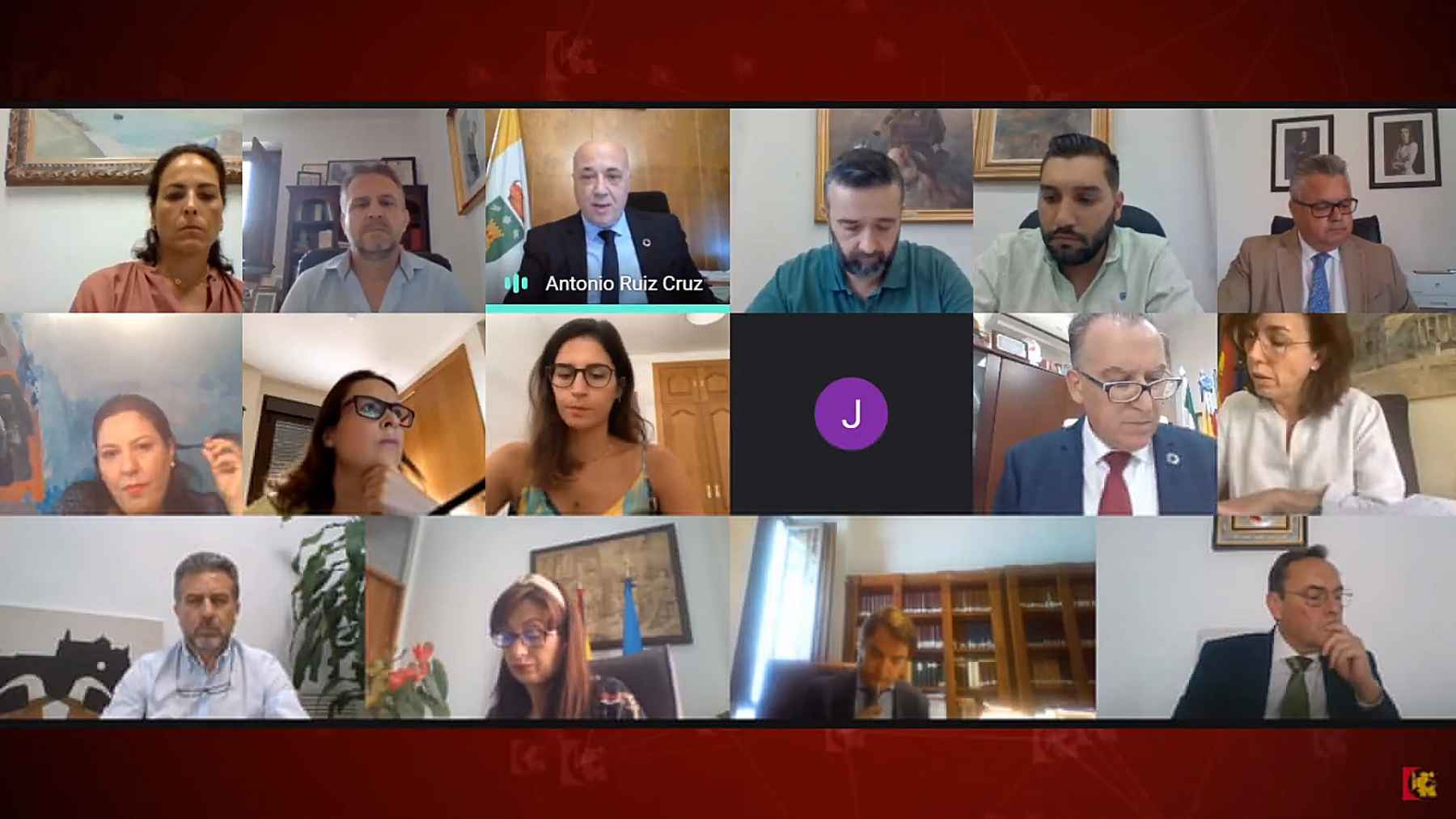 Participantes en la sesión plenaria.