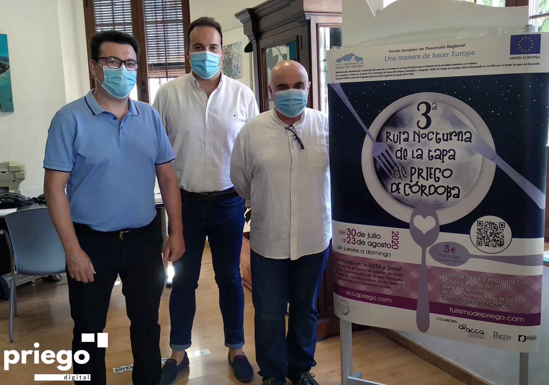 Varo, Valdivia y Momparler junto al cartel de esta edición.
