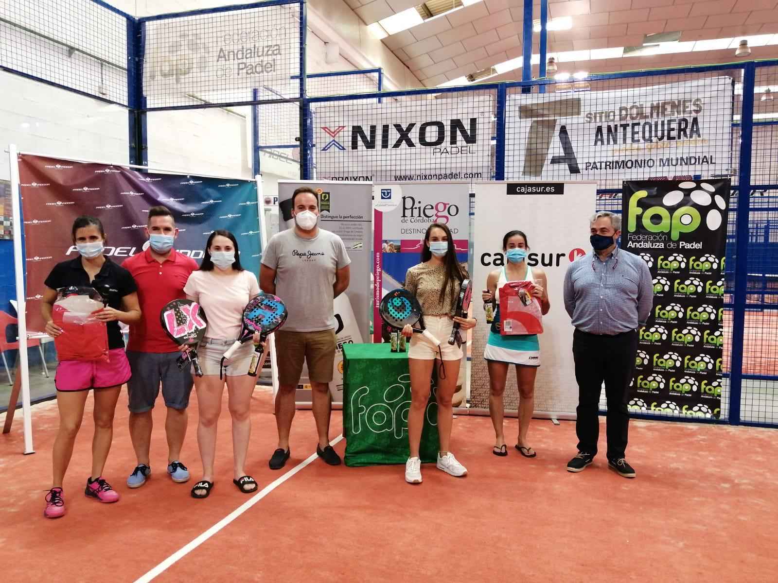 Autoridades,  organizadores y ganadoras de la categoría femenina.