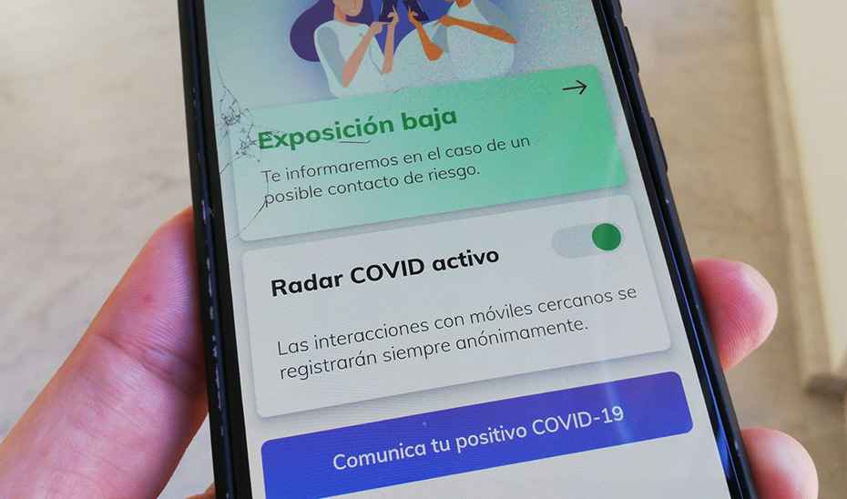La aplicación avisa a los que la tienen instalada si han estado un mínimo de 15 minutos a menos de dos metros de un contagiado.