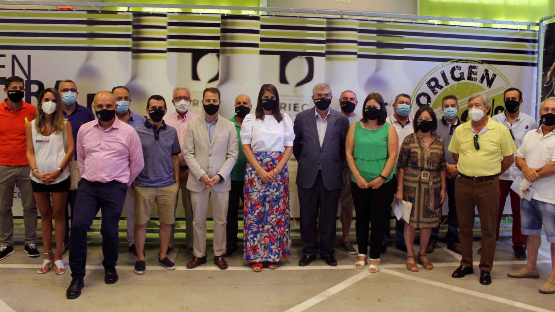 Foto de familia de los integrantes del pleno del Consejo Regulador.