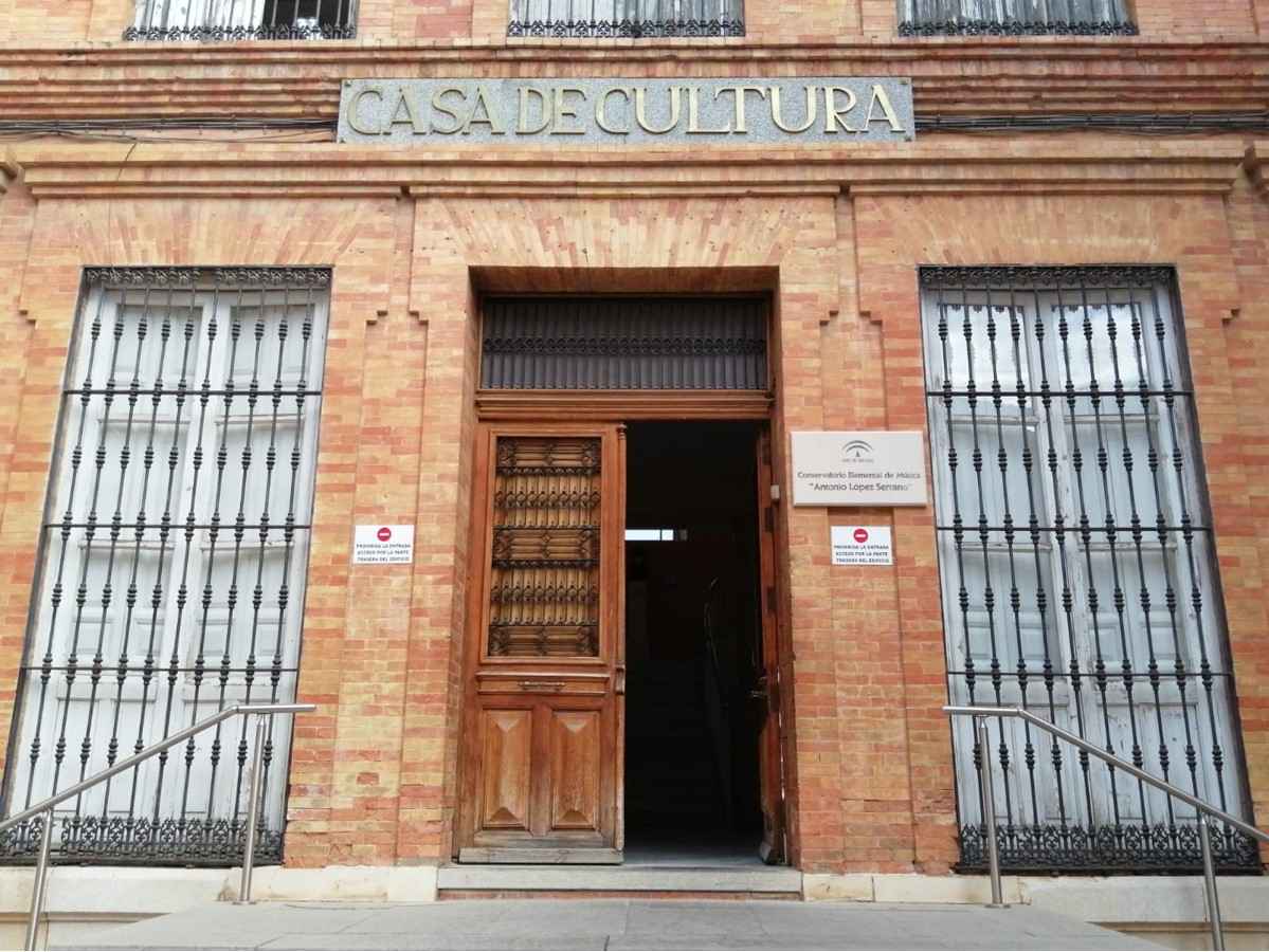 Acceso al conservatorio elemental de música "Antonio López Serrano".