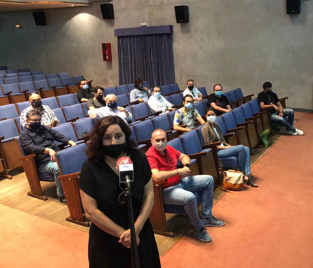 Carmen Serrano durante las declaraciones que ofreció a los medios.