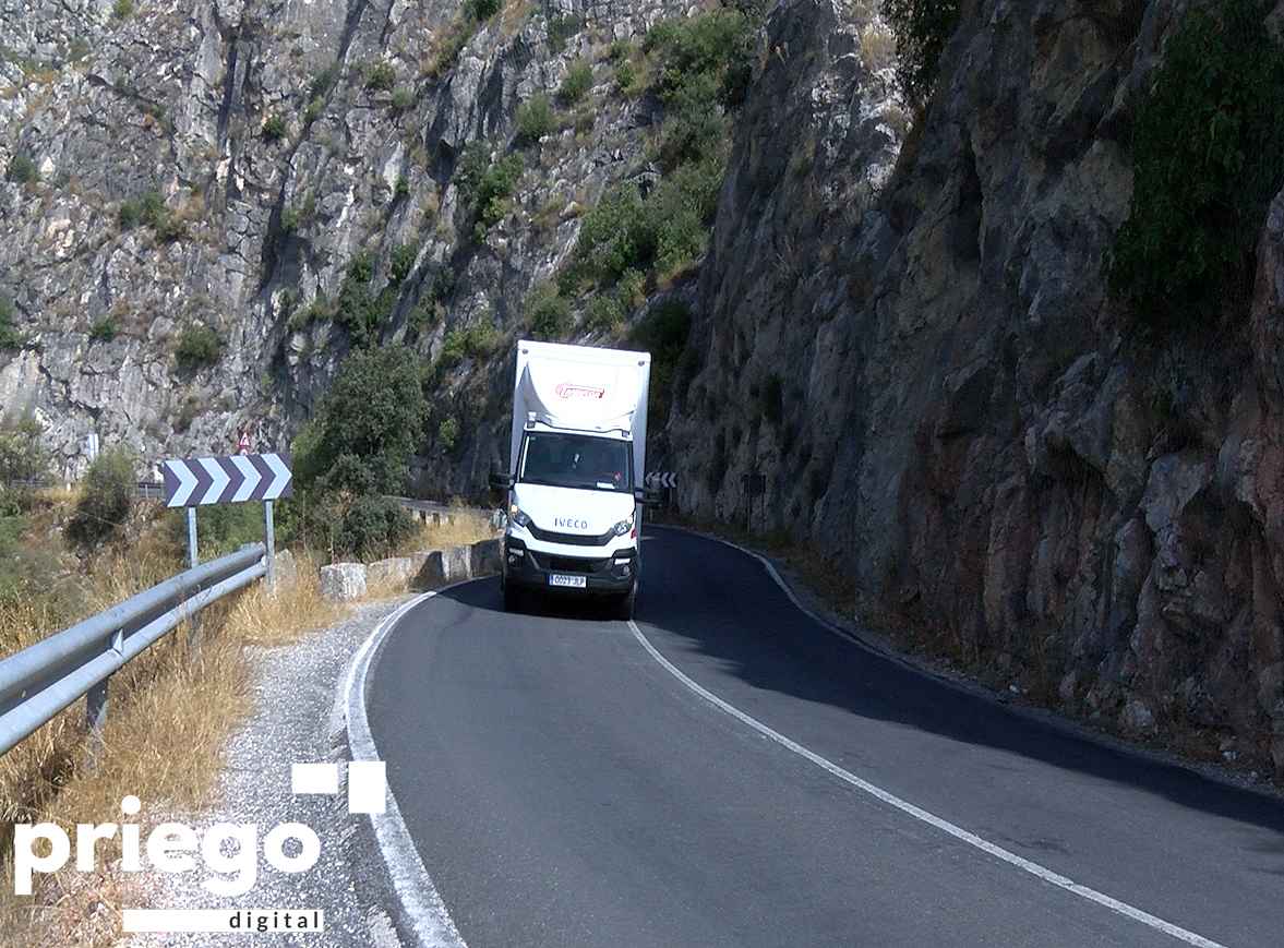 Actual estado de la A-333 a su paso por Las Angosturas.