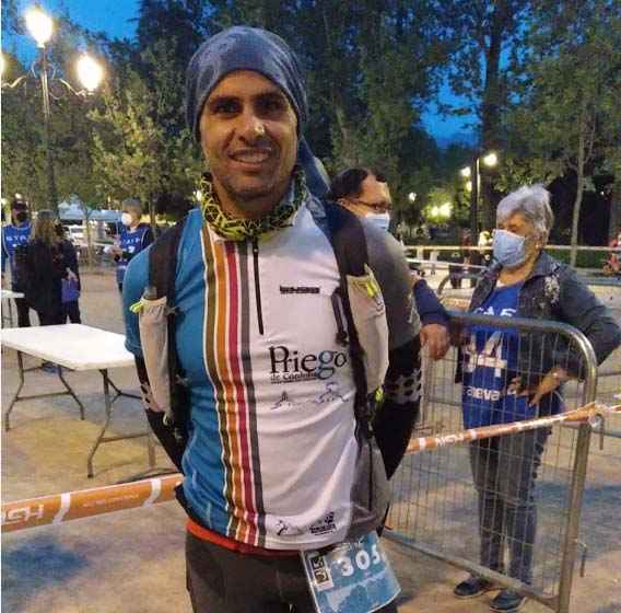 Manolo Osuna antes de la salida de la Ultra.