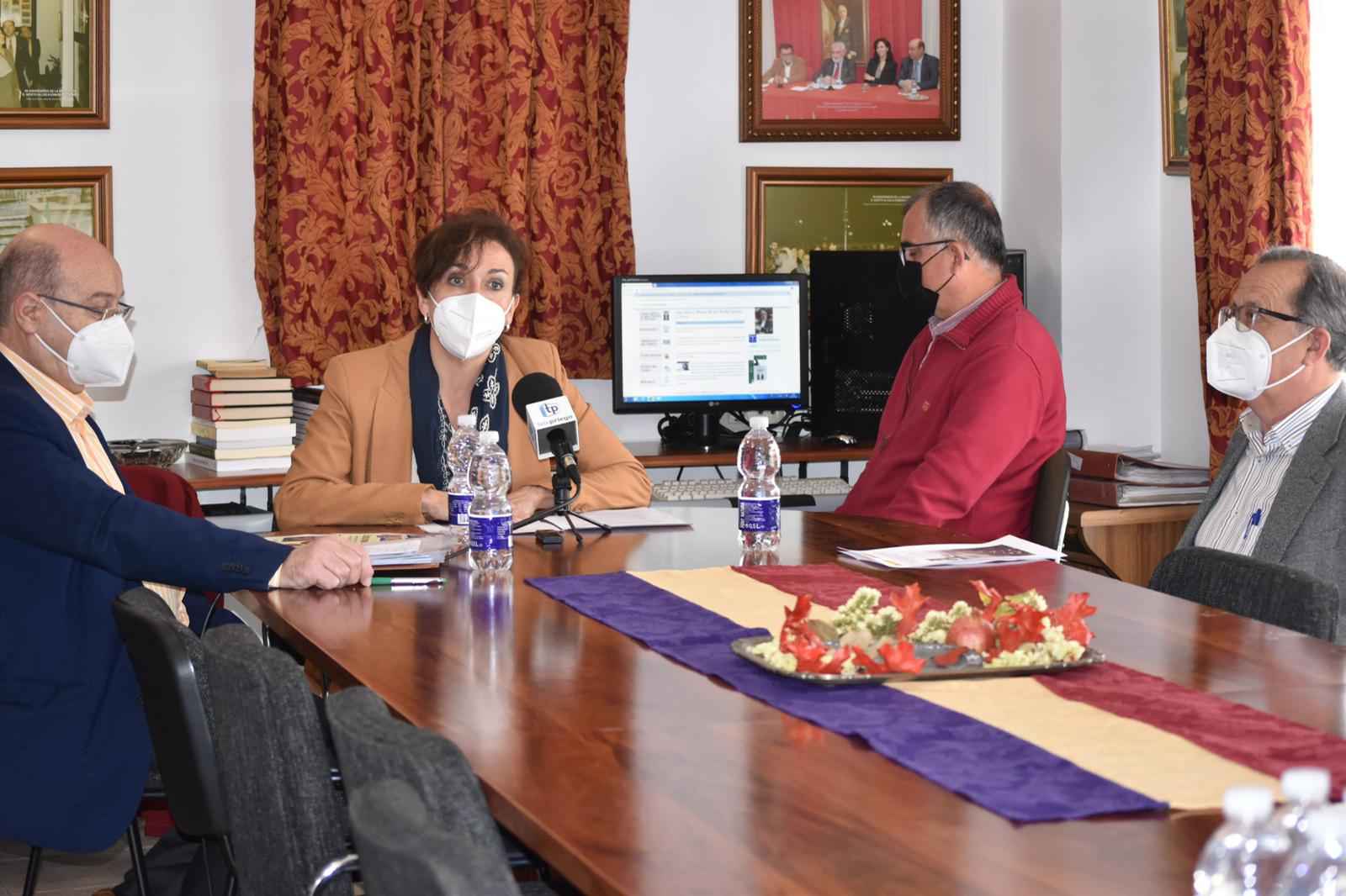 Presentación de las actividades en la biblioteca del patronato.