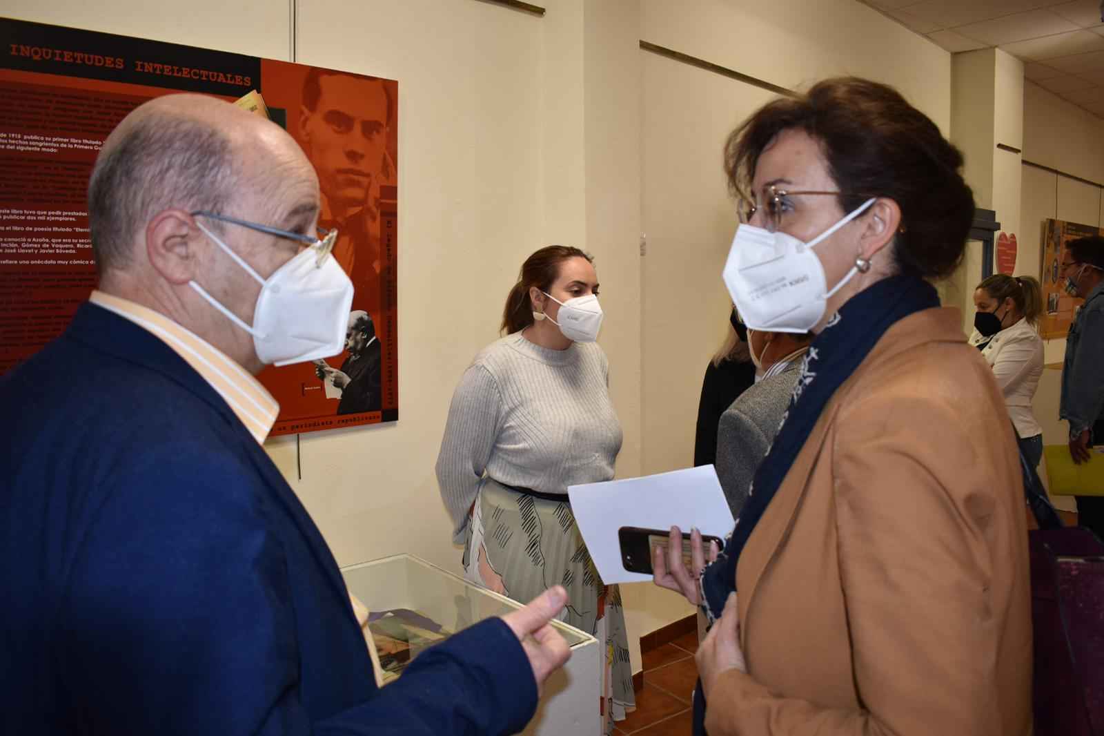 Durán y Ceballos tras inaugurar la exposición.