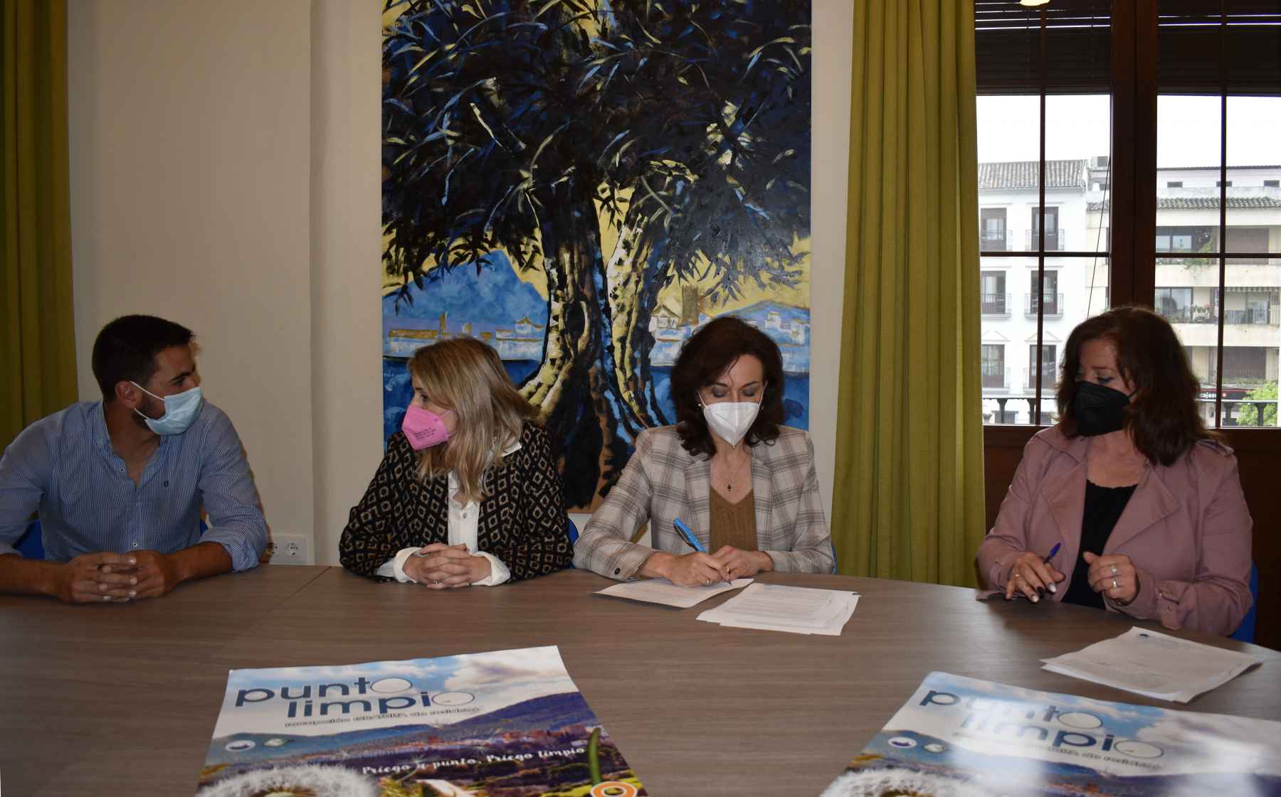 Firma del contrato de gestión del nuevo punto limpio.