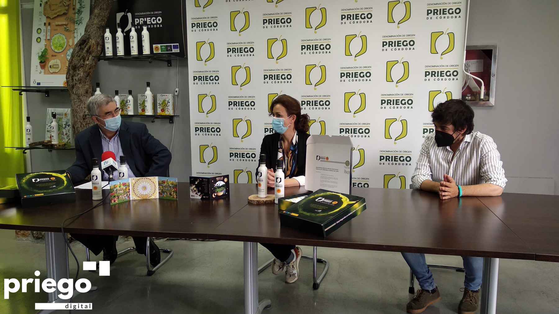 Serrano, Ceballos y de Lope durante la presentación.
