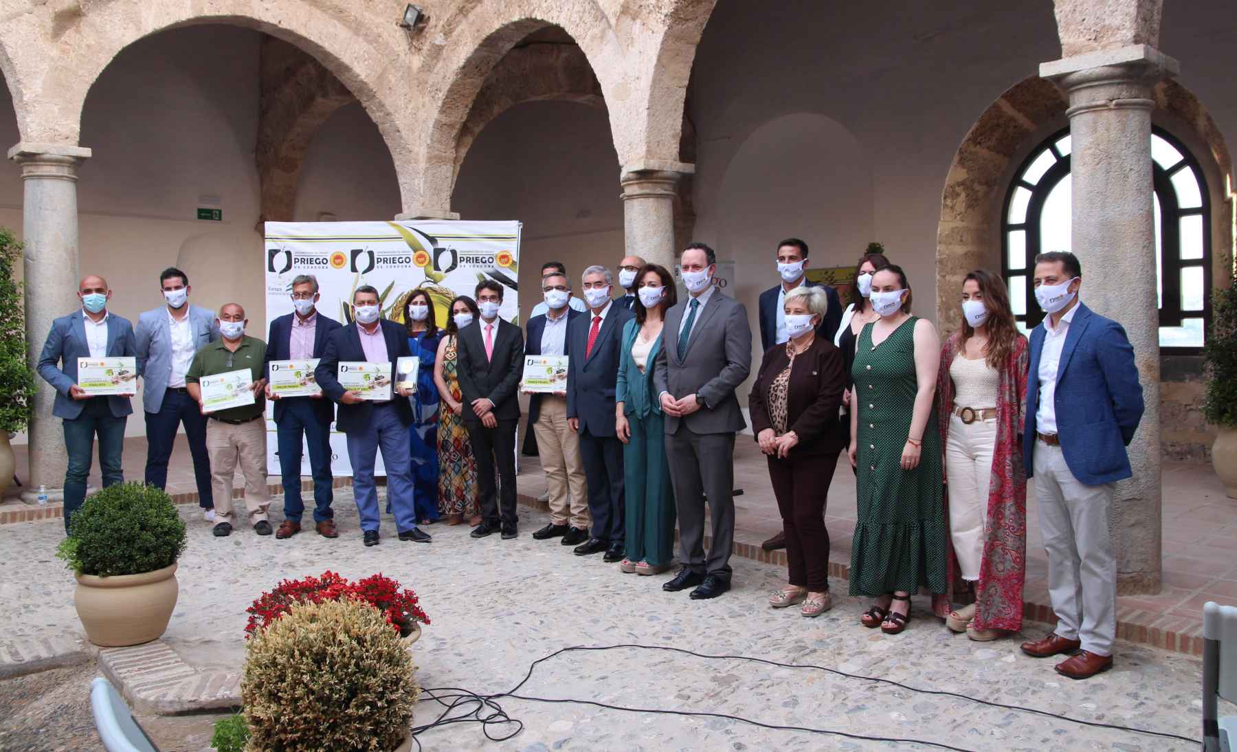 Premiados y autoridades, ayer en Carnicerías Reales.
