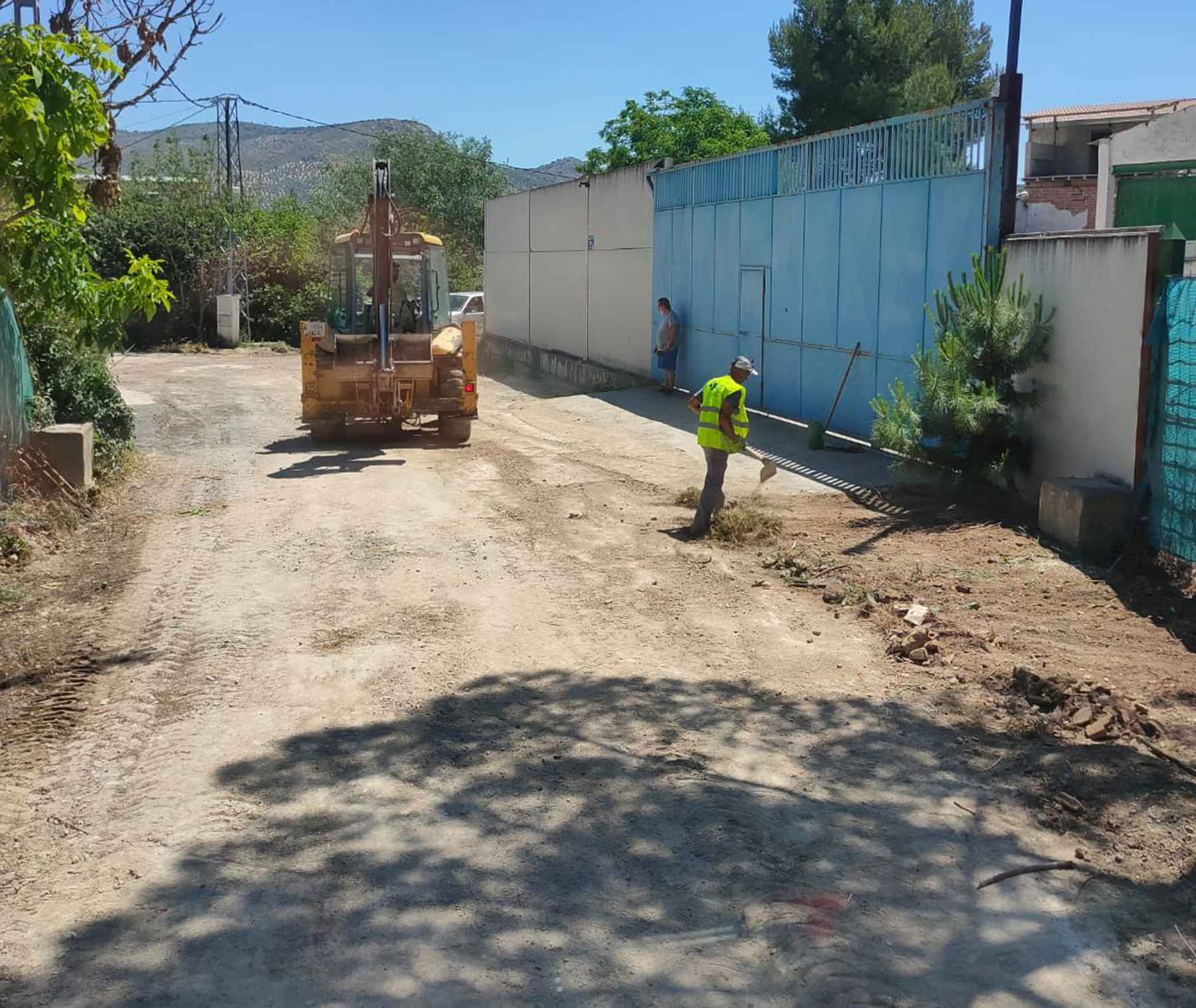 Labores de acondicionamiento del camino de Los Prados.