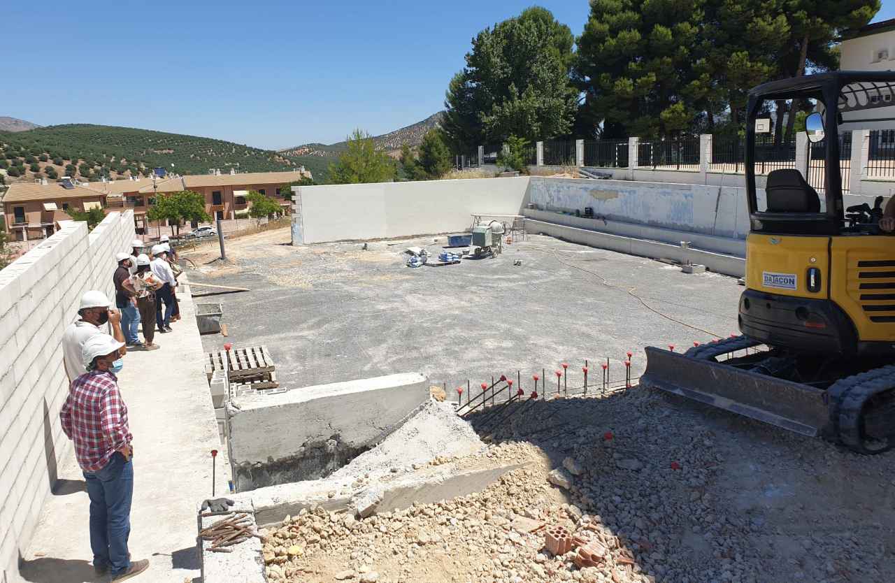 Estado de las obras en el acceso a la pista deportiva.