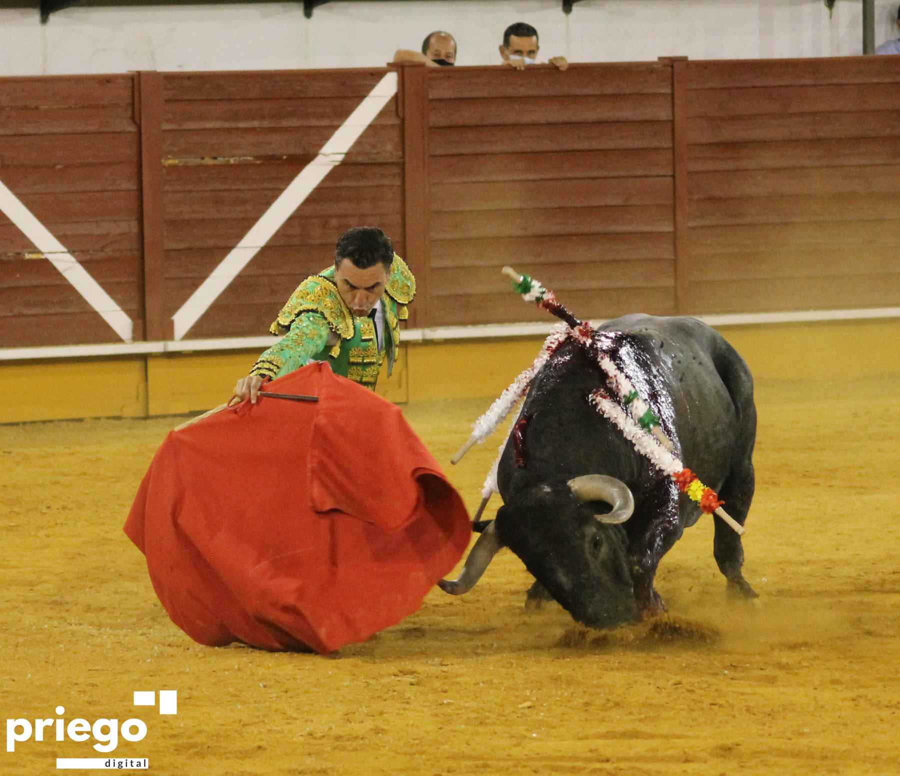 Pase genuflexo de Octavio Chacón al que cerraba plaza.