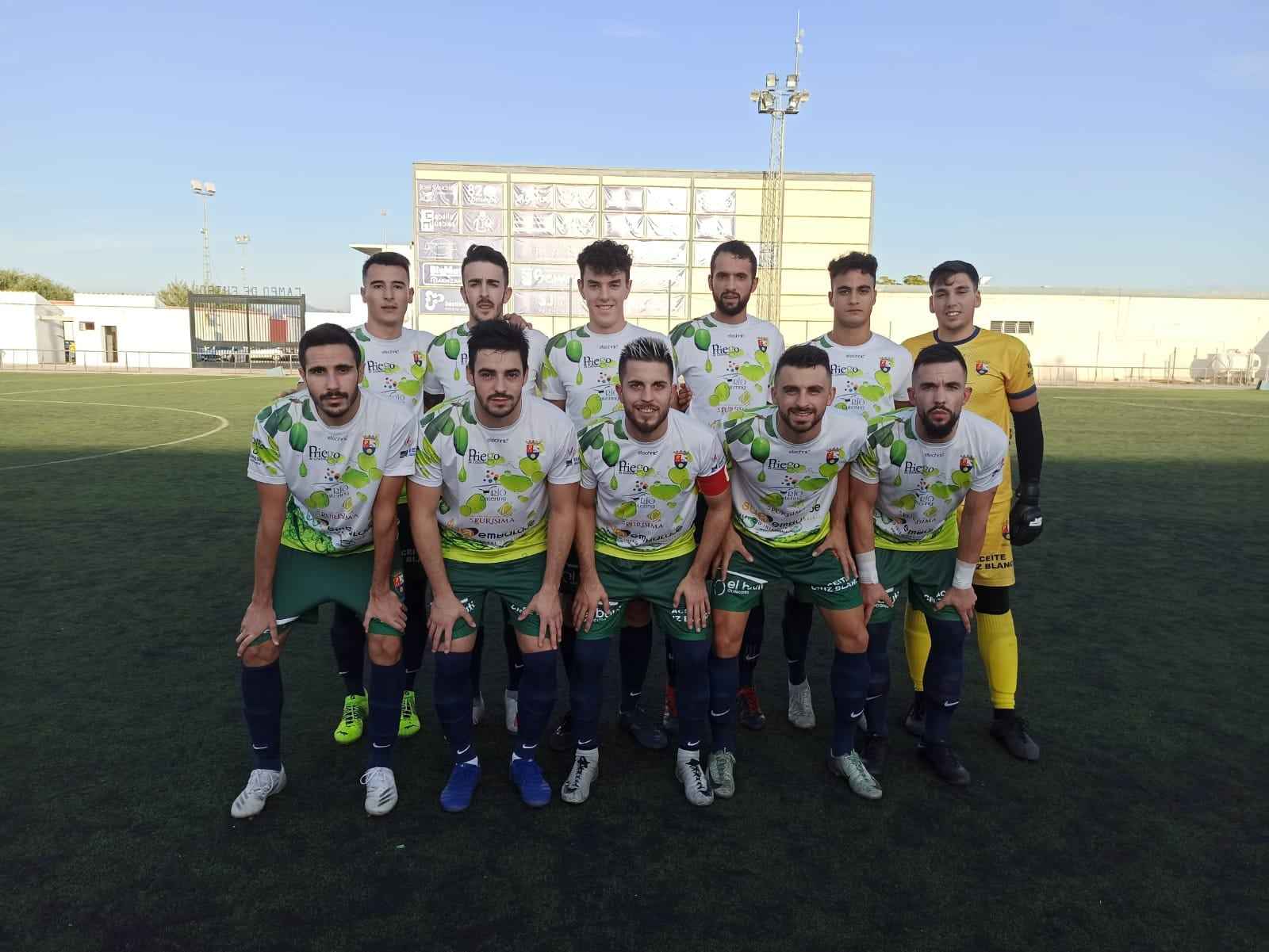 Formación del Priego C.F. antes de su encuentro en Benamejí.