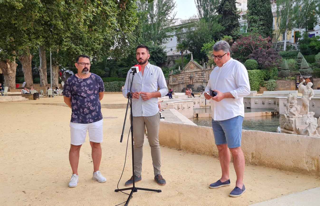 Miguel Á. Jiménez, Jesús Sánchez y Rafael Cobo, ayer durante la presentación de la prueba.