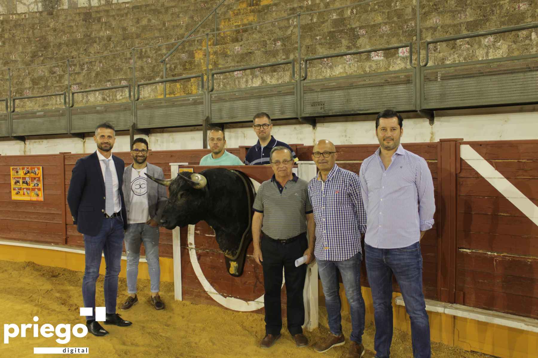 Junta Directiva de la AC Coso de Las Canteras junto a Miguel Forcada.