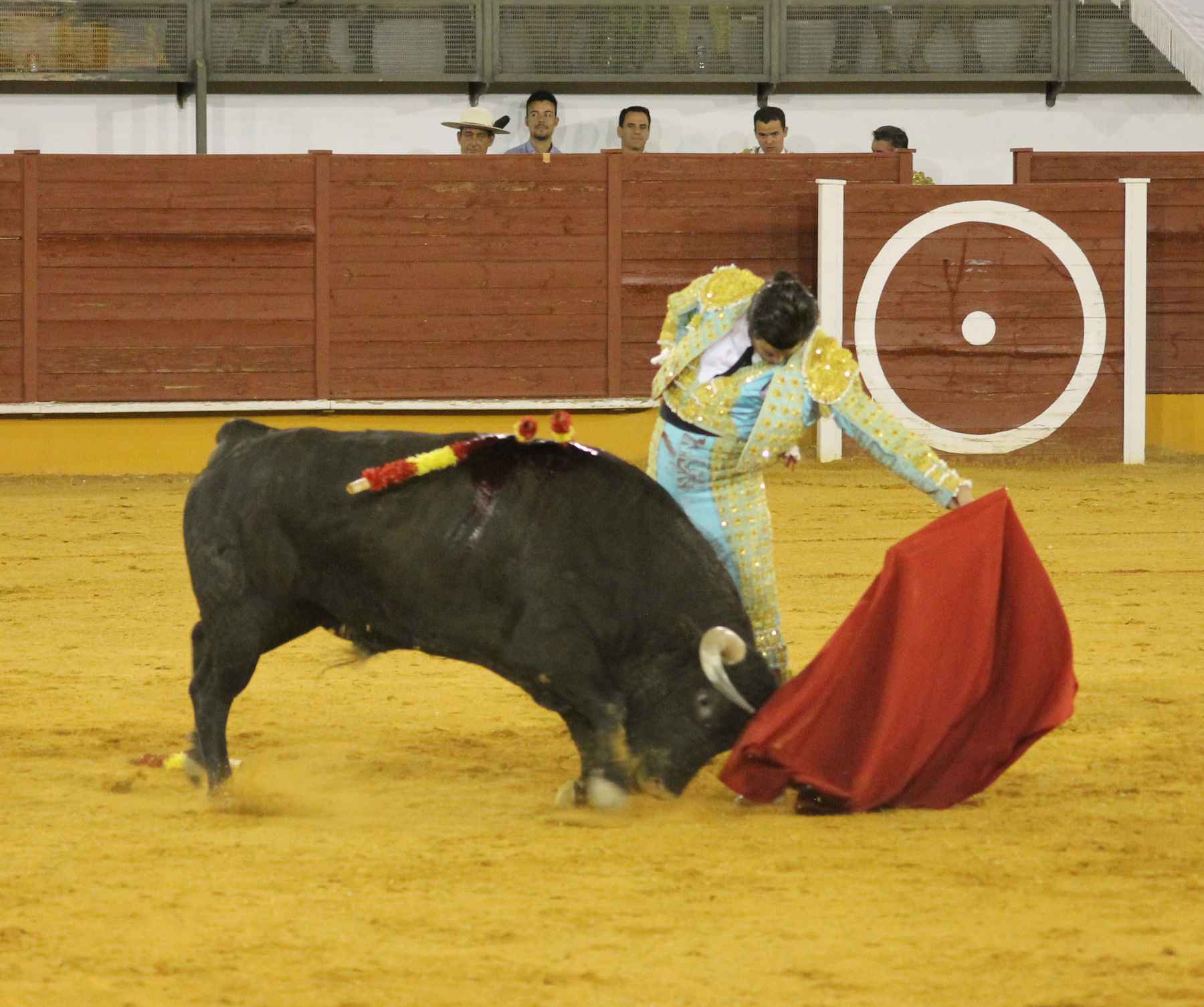 Natural de Morante de la Puebla al segundo de su lote.