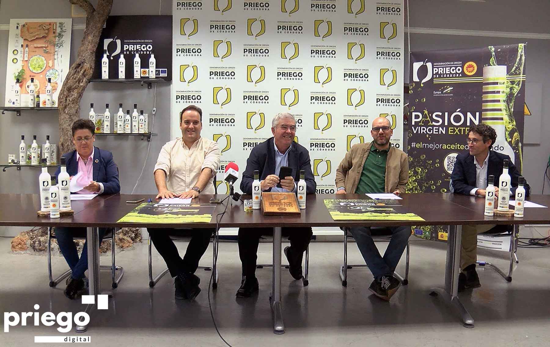 Muñoz, Valdivia, Serrano, Sánchez y Castillo, ayer en la sede de la D.O.P.