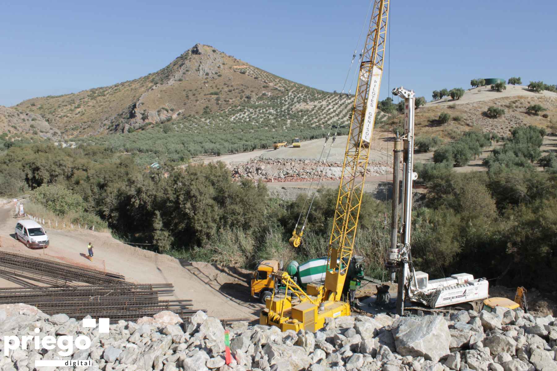 Trabajos de cimentación del puente sobre el Salado.