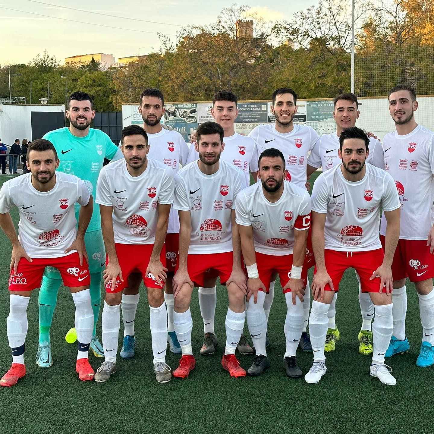 Formación del equipo prieguense.