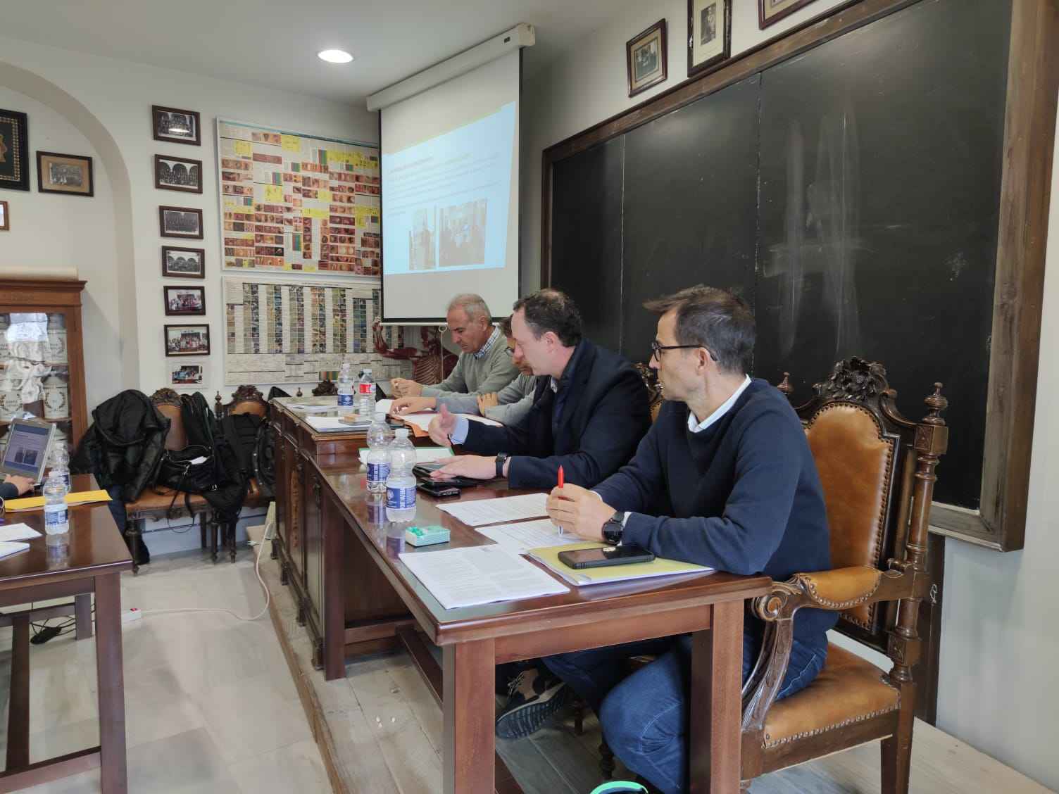 Participantes en la reunión de la Junta Rectora del Parque celebrada hoy en Cabra.