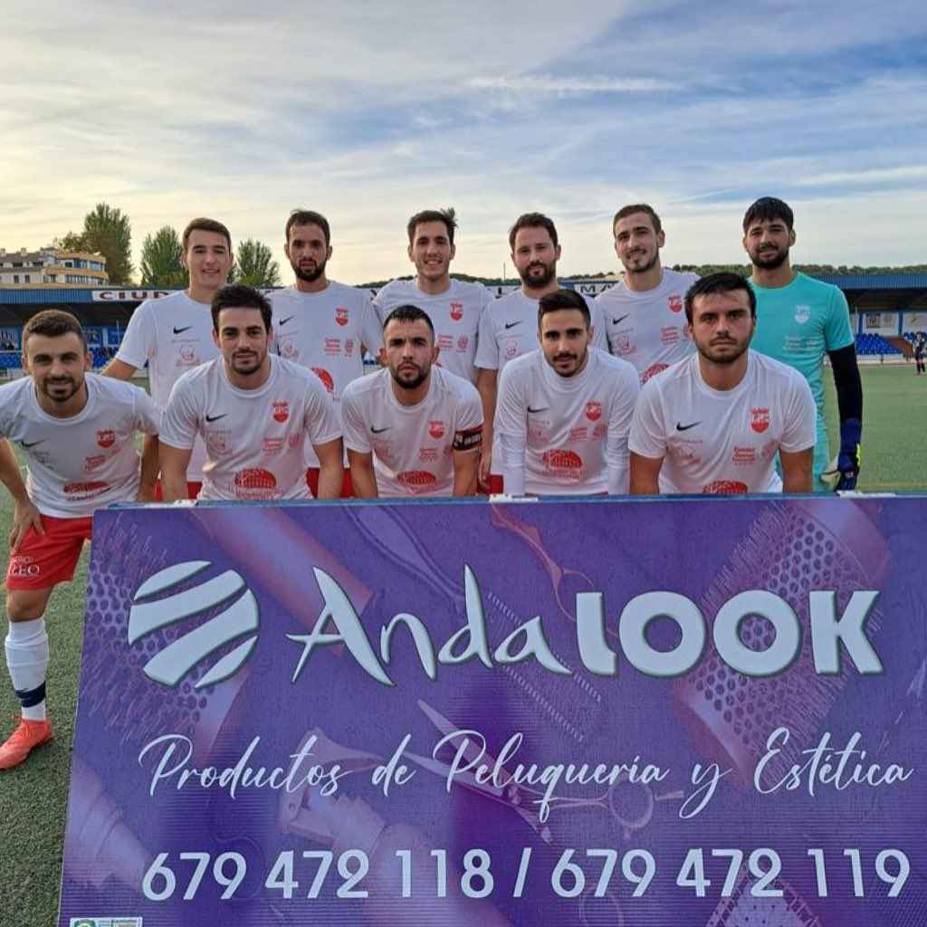 Formación del equipo prieguense.
