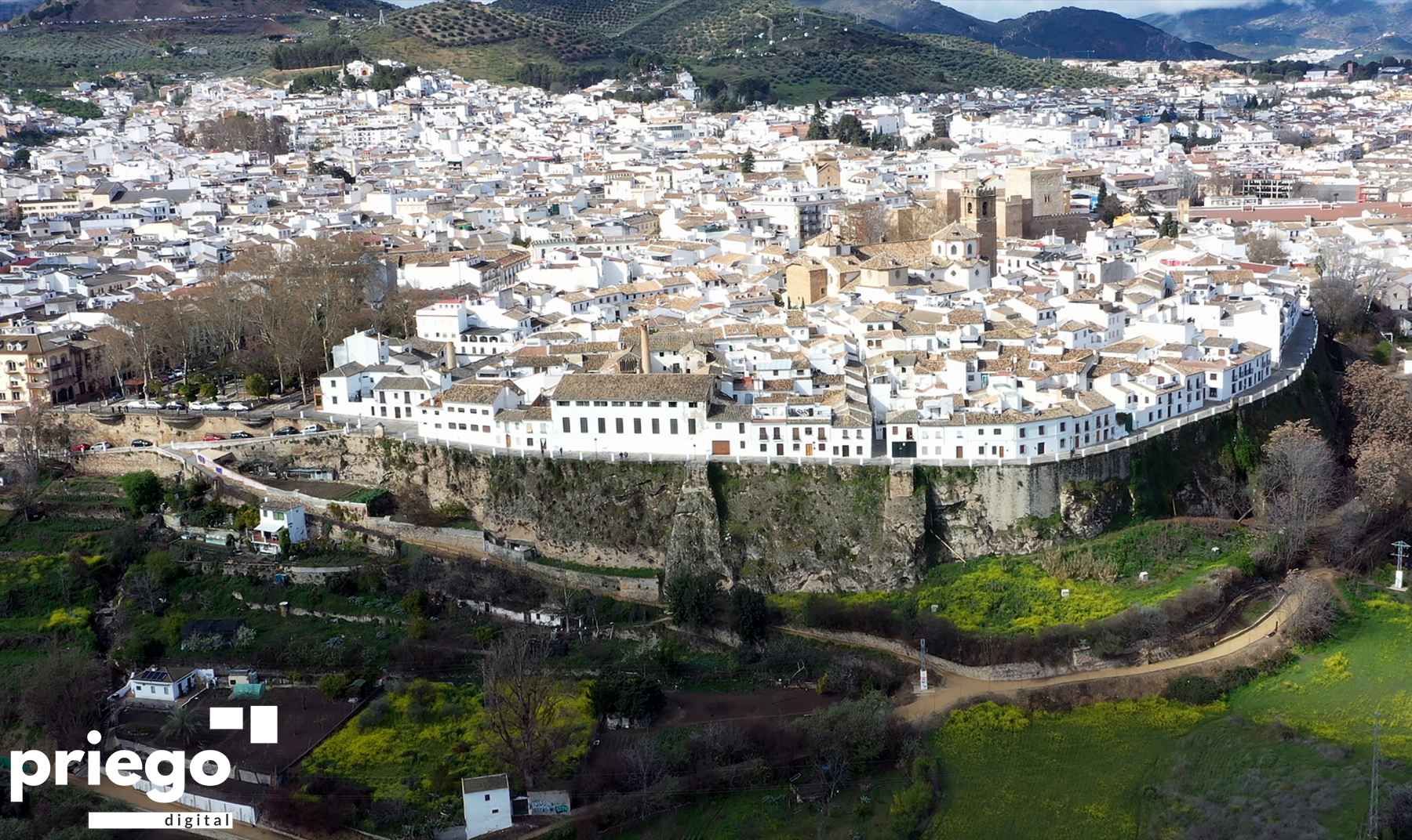 Panorámica de Priego, con el barrio de La Villa en primer término.