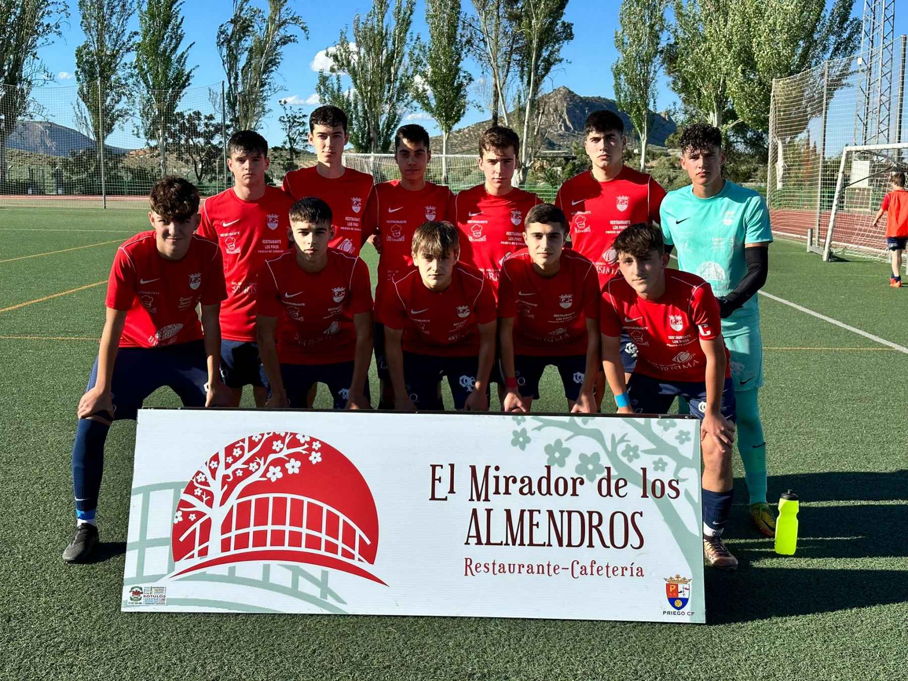 Formación del equipo prieguense.